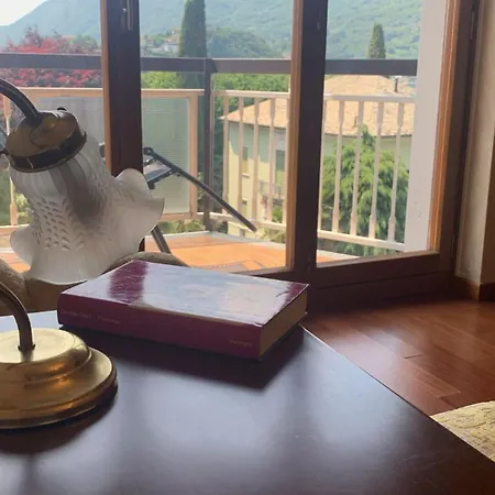 Big Romantic Lake View & Terrace Apartamento